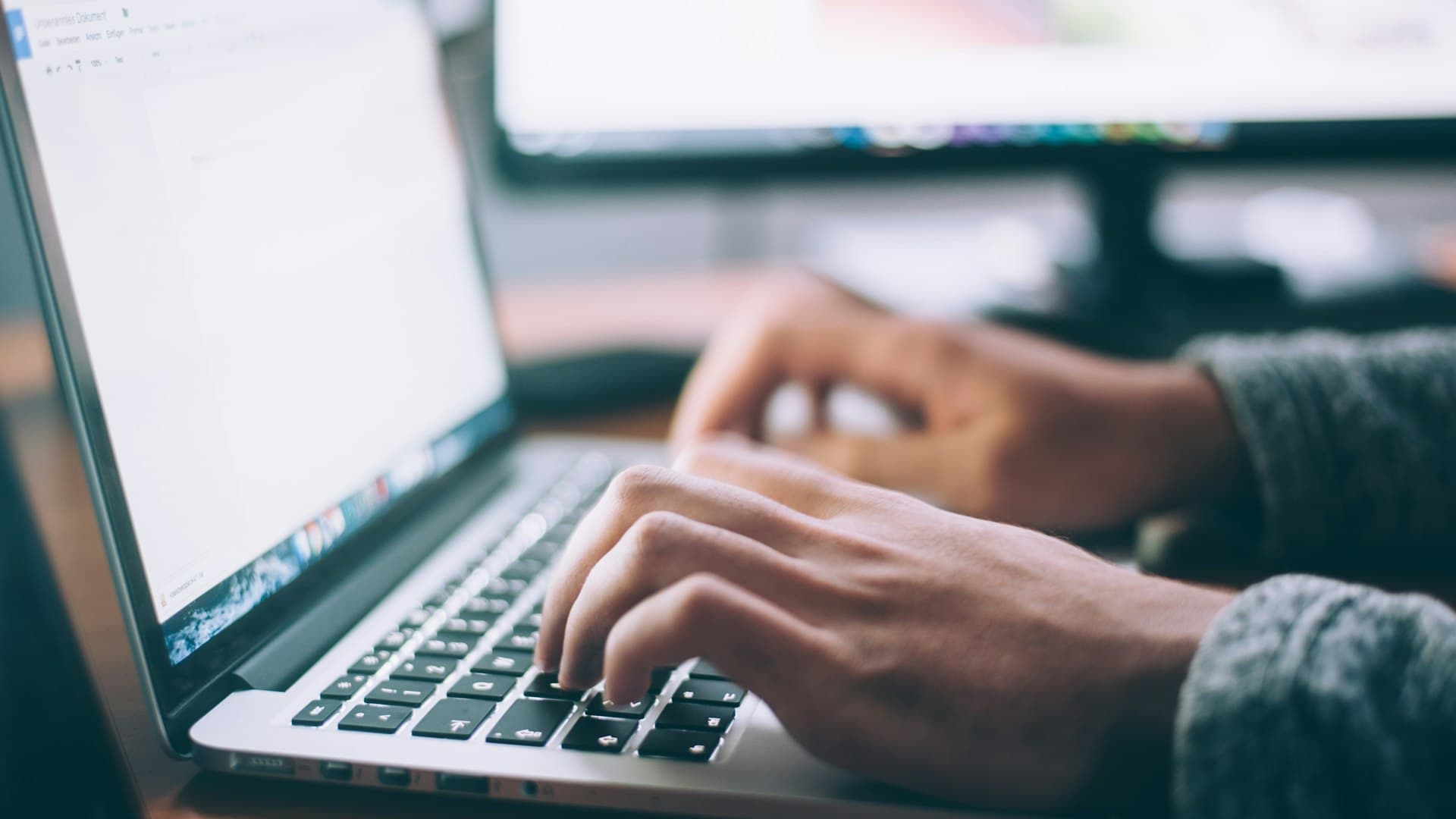 Serverless Computing: Eight Lessons from Real Workloads